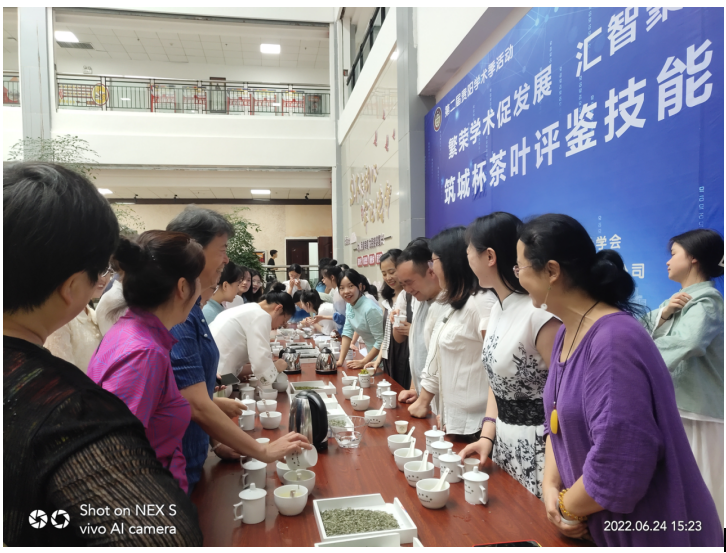 2022年“筑城杯”盲评鉴茶技能大赛部分人员合影 2022年“筑城杯”盲评鉴茶技能大赛部分人员合影